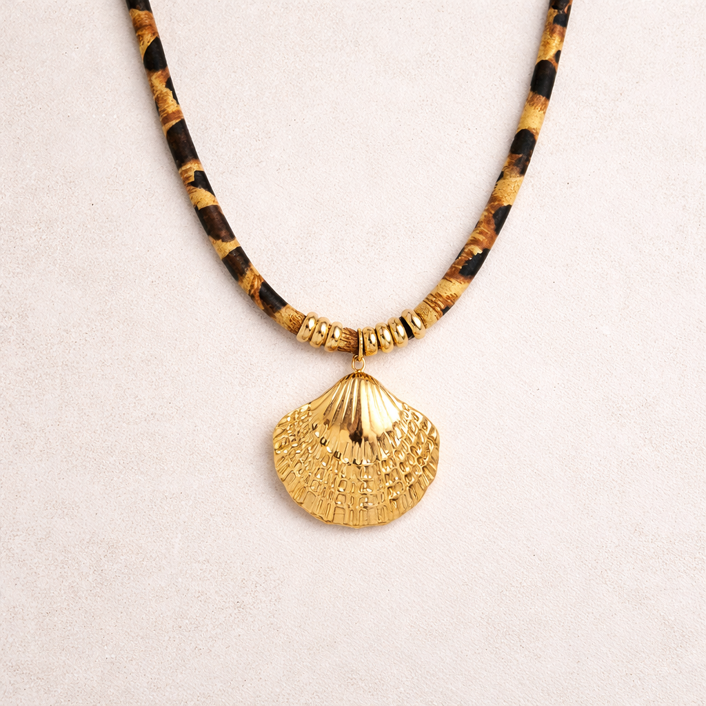 COLLIER CALISTA