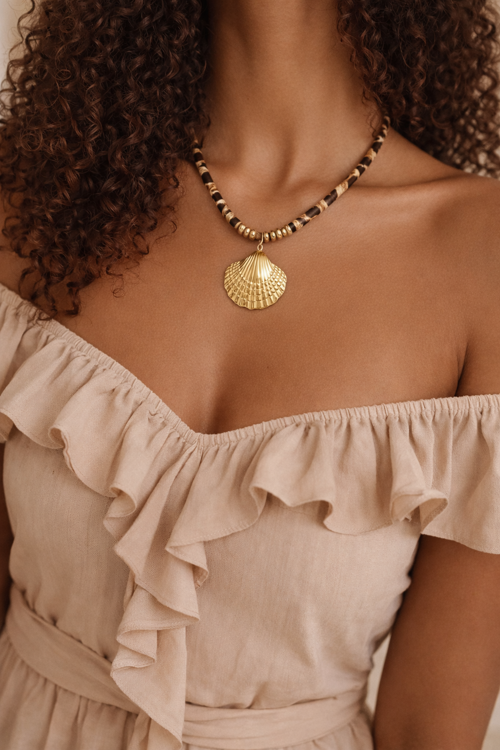 COLLIER CALISTA