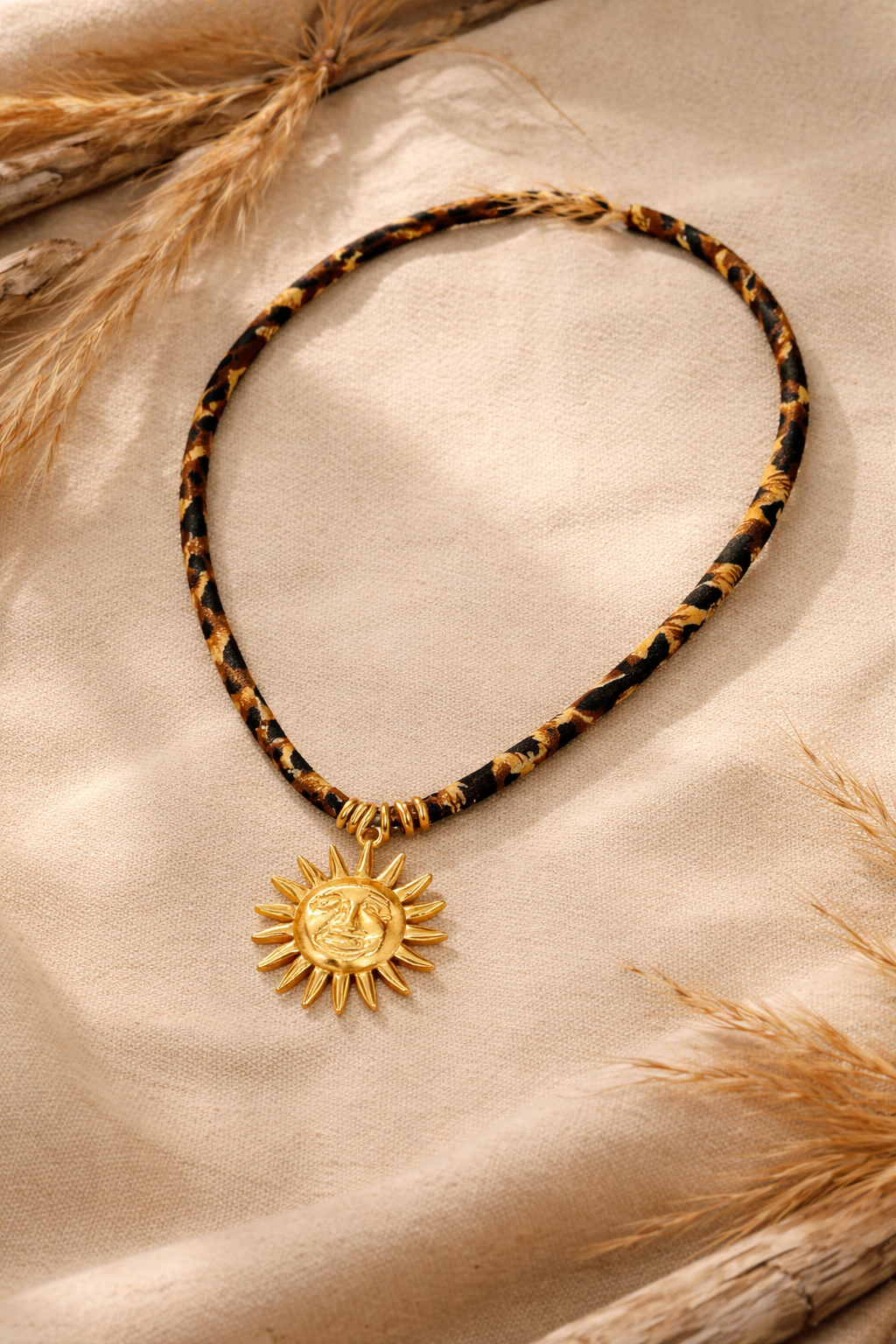 COLLIER SOLARA